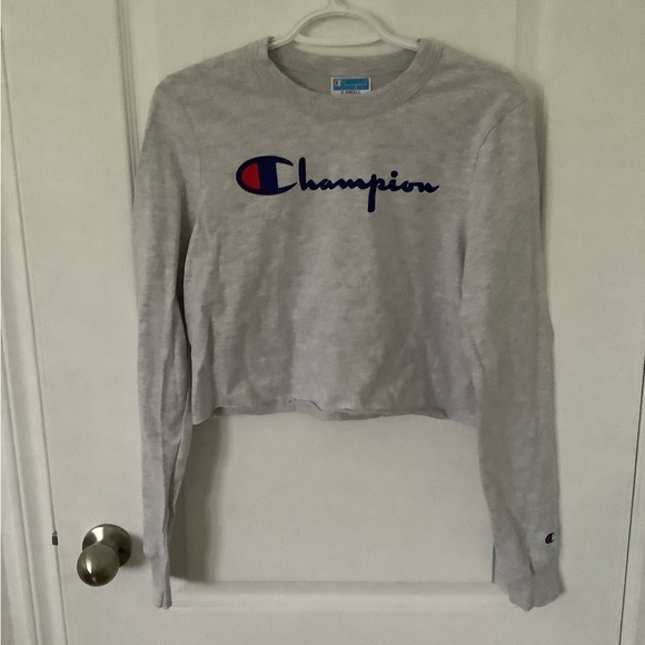 New with tags. Grey cropped long sleeve shirt - Picture 1 of 3